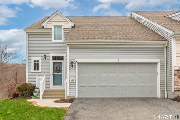 Property Slideshow image 2 of 34 | 1077 augusta dr 1077, Oxford, CT, 06478