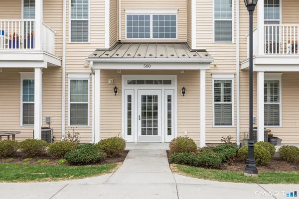 Property Slideshow image 2 of 35 | 524 center meadow ln 524, Danbury, CT, 06810
