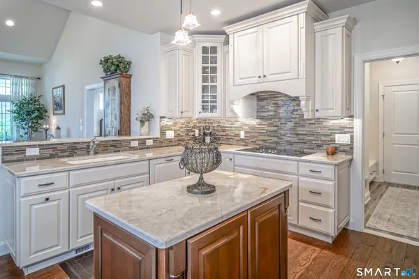 Property Slideshow image 3 of 40 | 28 tamarack ct 28, Prospect, CT, 06712