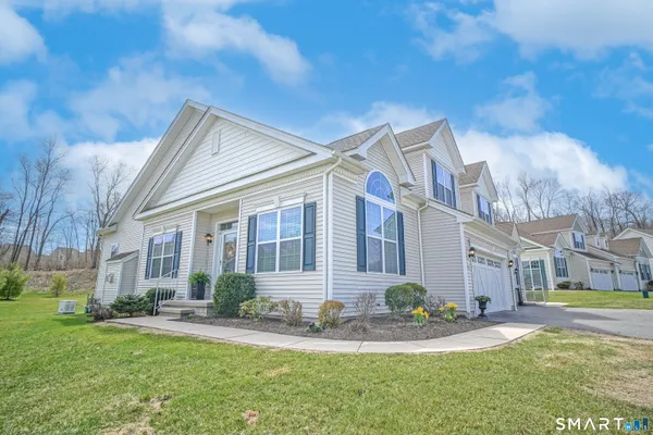 Property Slideshow image 2 of 40 | 28 tamarack ct 28, Prospect, CT, 06712