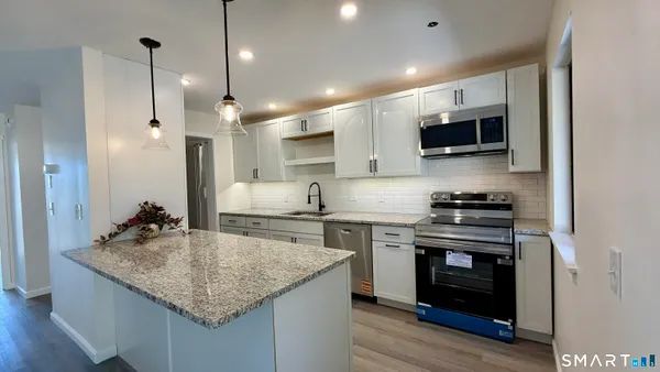 Property Slideshow image 3 of 21 | 114 heritage vlg c, Southbury, CT, 06488