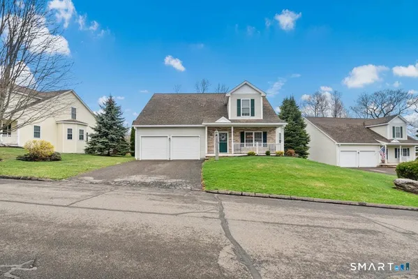 Property Slideshow image 2 of 26 | 194 eastwood dr 194, Seymour, CT, 06483