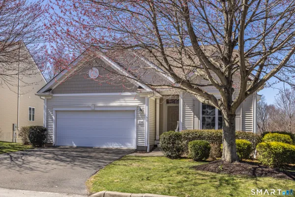 Property Slideshow image 2 of 40 | 114 country club dr 114, Oxford, CT, 06478