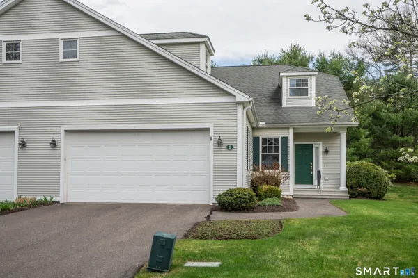 Property Slideshow image 2 of 39 | 6 bittersweet ln 6, Avon, CT, 06001