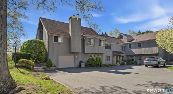 Property Slideshow image 3 of 38 | 765 nyack ln a, Stratford, CT, 06614