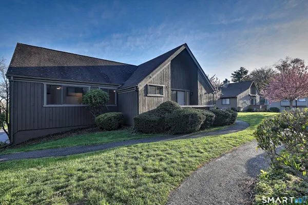 Property Slideshow image 2 of 36 | 619 erie ln b, Stratford, CT, 06614