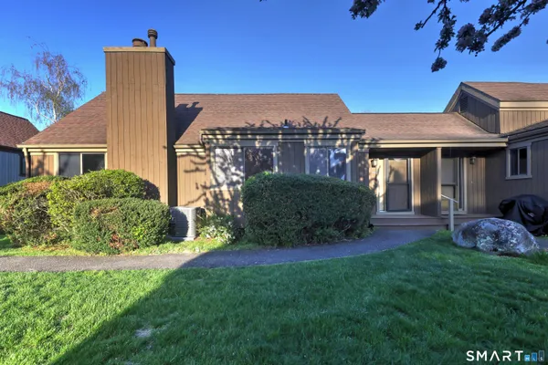 Property Slideshow image 3 of 36 | 619 erie ln b, Stratford, CT, 06614