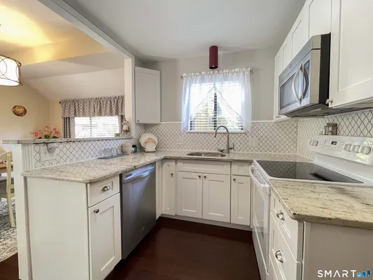 Property Slideshow image 3 of 17 | 551 heritage vlg b, Southbury, CT, 06488