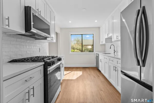 Property Slideshow image 3 of 26 | 564 pequot ln a, Stratford, CT, 06614