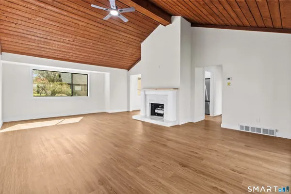 Property Slideshow image 2 of 26 | 564 pequot ln a, Stratford, CT, 06614