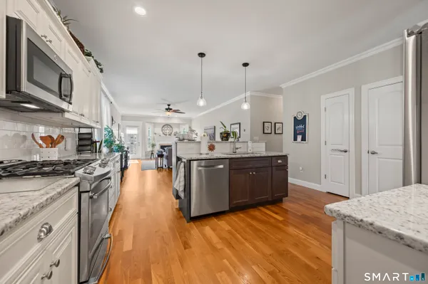 Property Slideshow image 2 of 37 | 11 webster ln 6, Middletown, CT, 06457