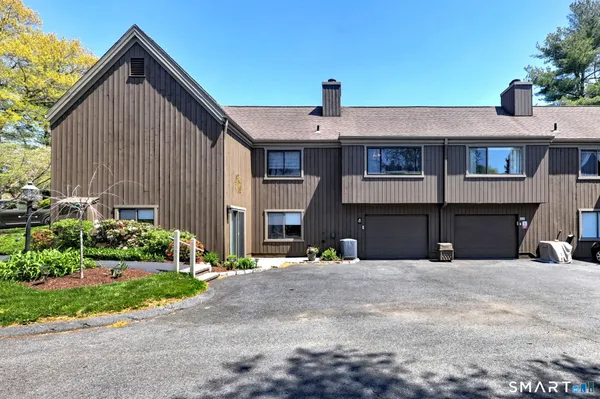 Property Slideshow image 3 of 38 | 96 seminole ln a, Stratford, CT, 06614