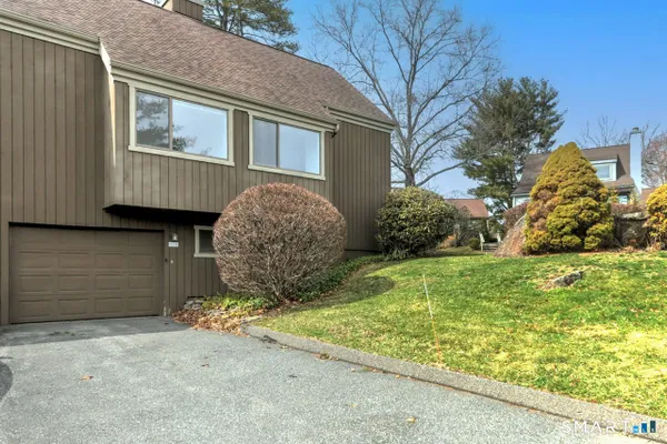 Property Slideshow image 3 of 40 | 132 bison ln b, Stratford, CT, 06614