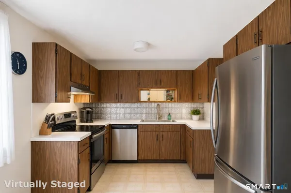 Property Slideshow image 2 of 17 | 14 heritage cir b, Southbury, CT, 06488