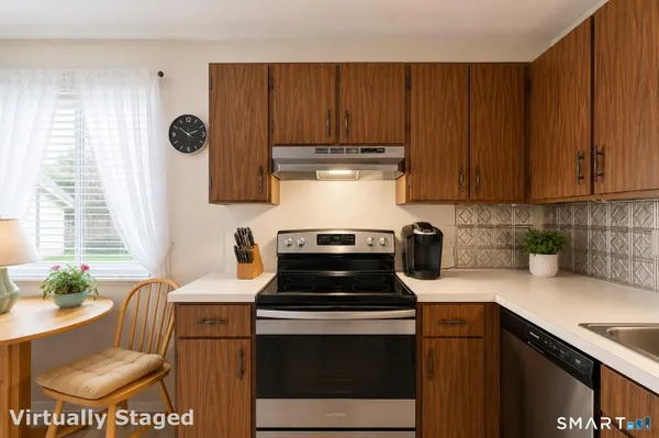 Property Slideshow image 3 of 17 | 14 heritage cir b, Southbury, CT, 06488