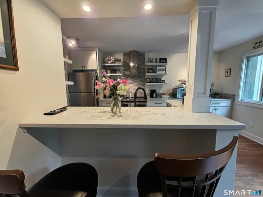 Property Slideshow image 3 of 38 | 2 heritage vlg b, Southbury, CT, 06488