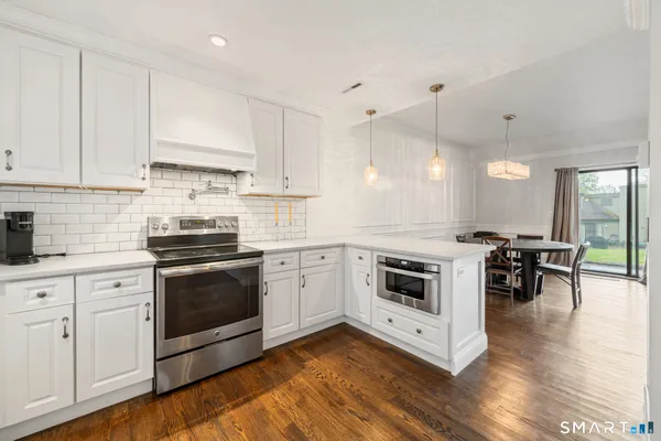 Property Slideshow image 3 of 31 | 122 heritage vlg b, Southbury, CT, 06488