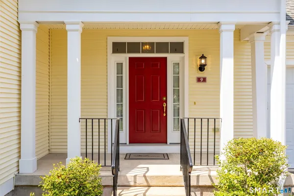 Property Slideshow image 2 of 38 | 9 ashton cir, Simsbury, CT, 06070