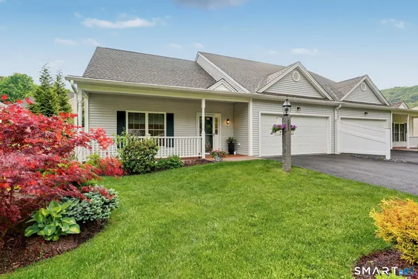 Property Slideshow image 2 of 36 | 223 meadow brook rd 223, Oxford, CT, 06478
