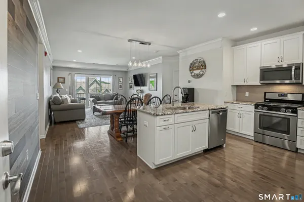 Property Slideshow image 3 of 35 | 925 old pasture dr 925, Danbury, CT, 06810