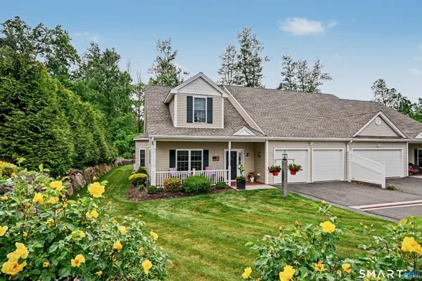 Property Slideshow image 2 of 39 | 806 sage hill dr 806, Oxford, CT, 06478