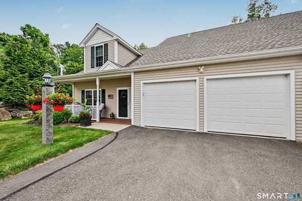 Property Slideshow image 3 of 39 | 806 sage hill dr 806, Oxford, CT, 06478