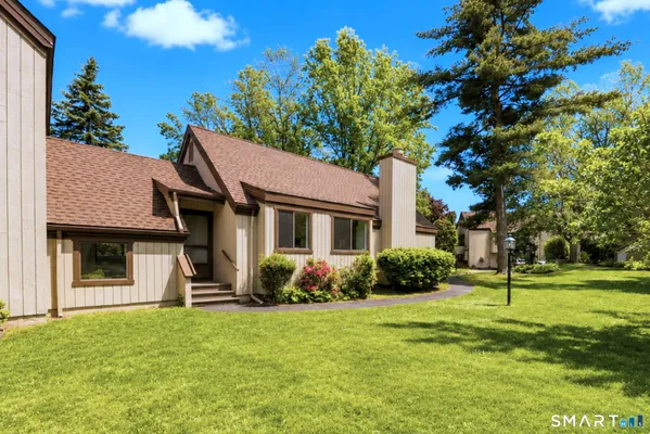 Property Slideshow image 3 of 39 | 513 opa ln a, Stratford, CT, 06614