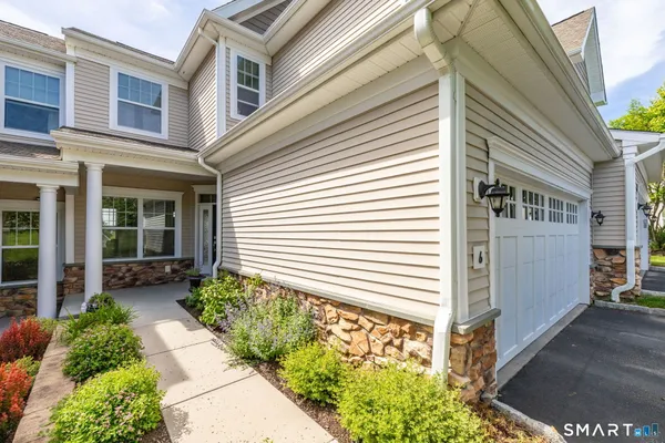 Property Slideshow image 3 of 32 | 6 lockwood cir 6, Bethel, CT, 06801