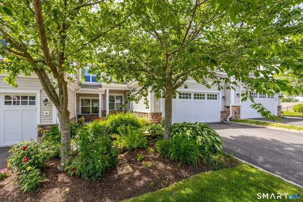 Property Slideshow image 2 of 32 | 6 lockwood cir 6, Bethel, CT, 06801