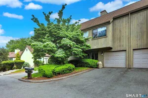 Property Slideshow image 3 of 35 | 778 quinnipiac ln a, Stratford, CT, 06614