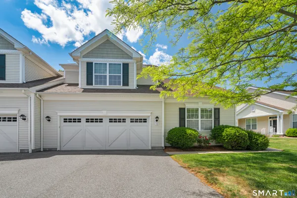 Property Slideshow image 3 of 36 | 10 ash ln 10, Prospect, CT, 06712