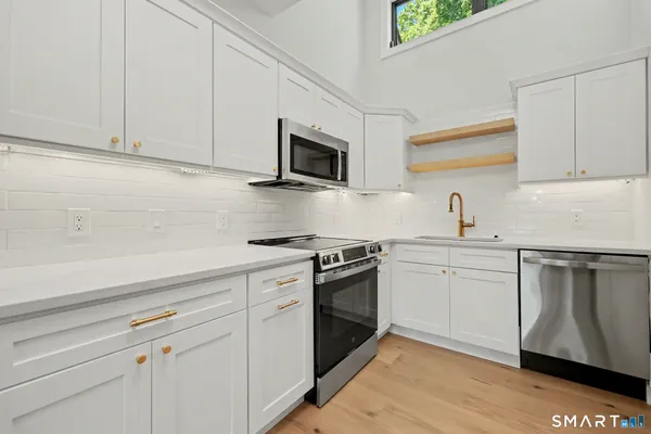 Property Slideshow image 3 of 27 | 411 heritage vlg b, Southbury, CT, 06488