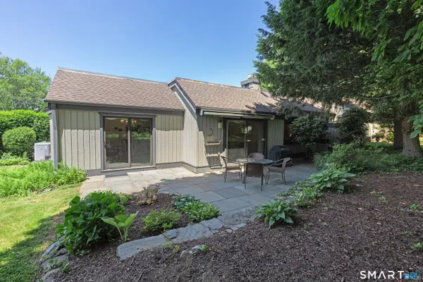 Property Slideshow image 3 of 40 | 912 heritage vlg b, Southbury, CT, 06488