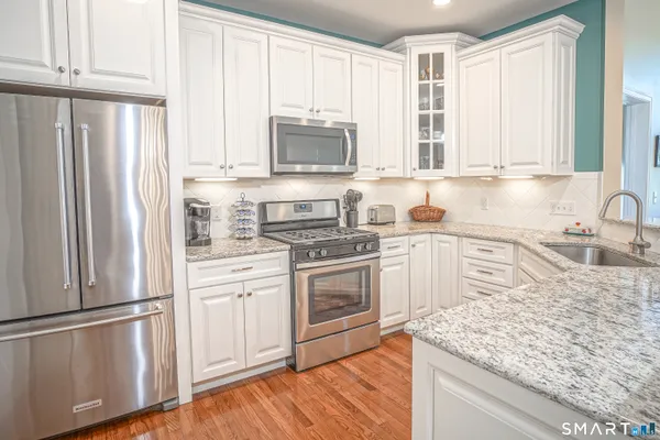 Property Slideshow image 2 of 40 | 6 lilac ln 6, Prospect, CT, 06712