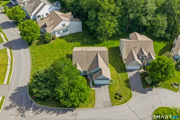 Property Slideshow image 2 of 40 | 567 inverness ct 567, Oxford, CT, 06478