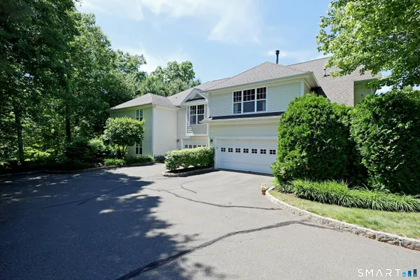 Property Slideshow image 2 of 40 | 25 franklin ct 25, Newtown, CT, 06470