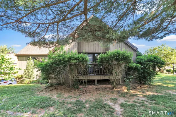 Property Slideshow image 3 of 24 | 93 seminole ln b, Stratford, CT, 06614
