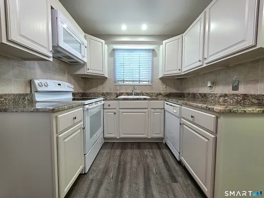 Property Slideshow image 3 of 31 | 24 heritage vlg a, Southbury, CT, 06488