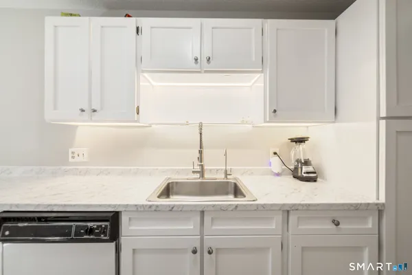Property Slideshow image 2 of 25 | 1 heritage vlg c, Southbury, CT, 06488