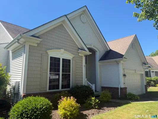 Property Slideshow image 2 of 30 | 443 tee shot dr 443, Oxford, CT, 06478