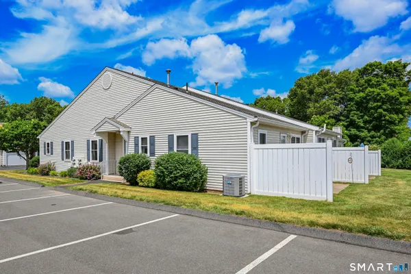 Property Slideshow image 2 of 34 | 621 overlook path 621, Southington, CT, 06489