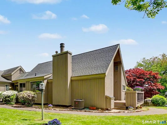 Property Slideshow image 3 of 37 | 261 agawam dr a, Stratford, CT, 06614