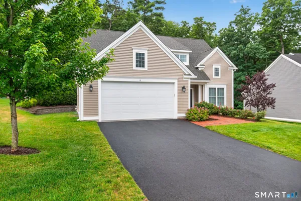 Property Slideshow image 3 of 35 | 6 prospect rdg 6, Simsbury, CT, 06070