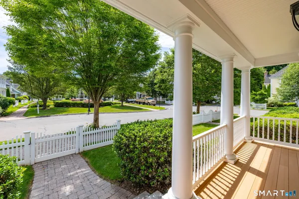 Property Slideshow image 2 of 36 | 14 billingsgate dr 14, Simsbury, CT, 06070