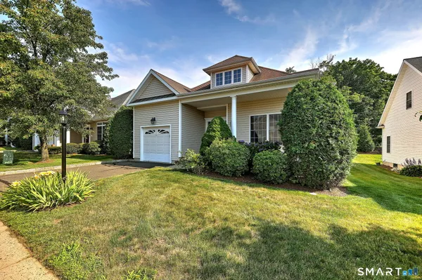 Property Slideshow image 3 of 35 | 15 jasmine cir 15, Milford, CT, 06461