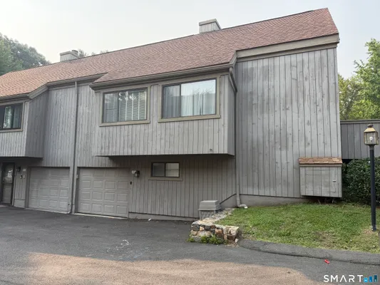 Property Slideshow image 3 of 3 | 407 montauk ln b, Stratford, CT, 06614