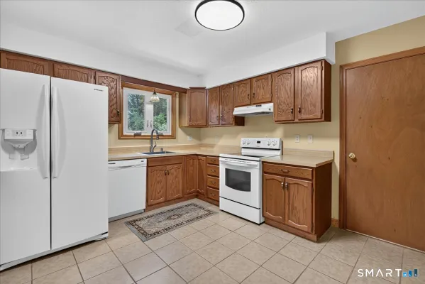 Property Slideshow image 3 of 27 | 253 carriage dr 253, Southington, CT, 06489