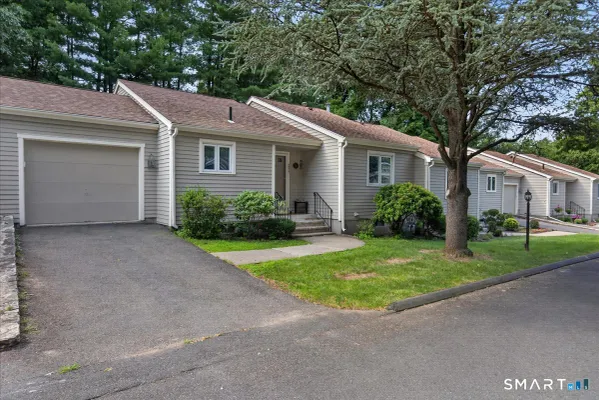 Property Slideshow image 2 of 27 | 253 carriage dr 253, Southington, CT, 06489