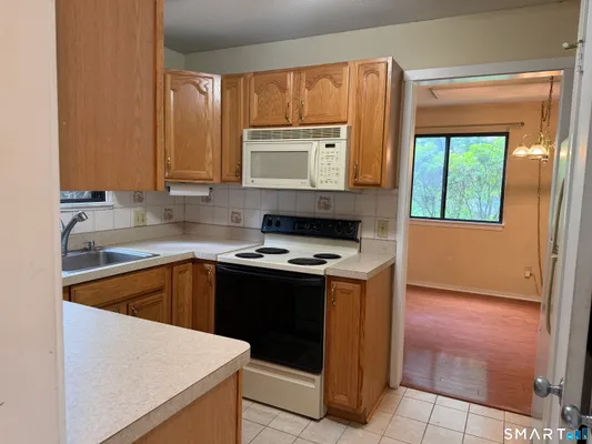Property Slideshow image 3 of 14 | 399 heritage vlg b, Southbury, CT, 06488