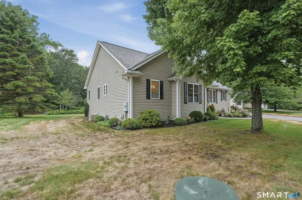 Property Slideshow image 2 of 28 | 37 quail holw 37, Enfield, CT, 06082